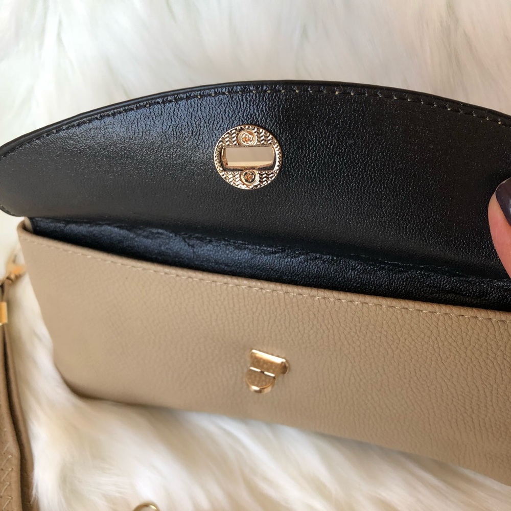 ‼️SALE‼️❣️Vegan leather Shoulder Bag❣️ - Picture 7 of 8